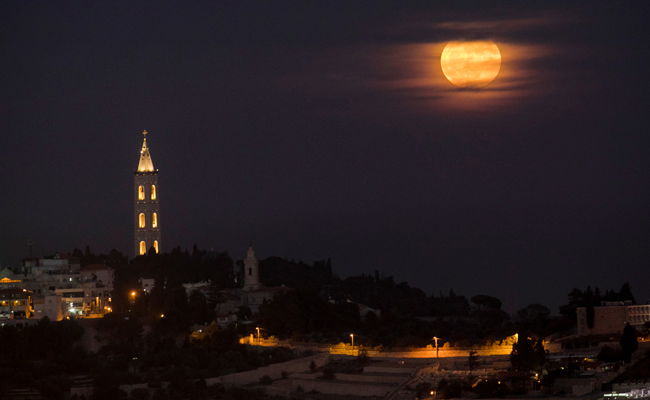 המופע המדהים של הירח - צפו בגלריה מיוחדת