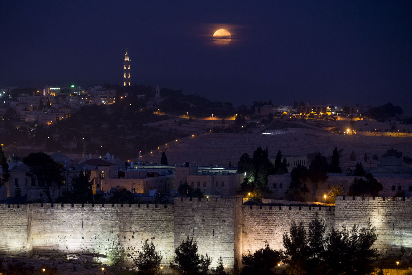המופע המדהים של הירח - צפו בגלריה מיוחדת