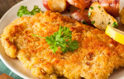 ארוחה איכותית וטעימה לילדים. הוד לבן. אילוסטרציה