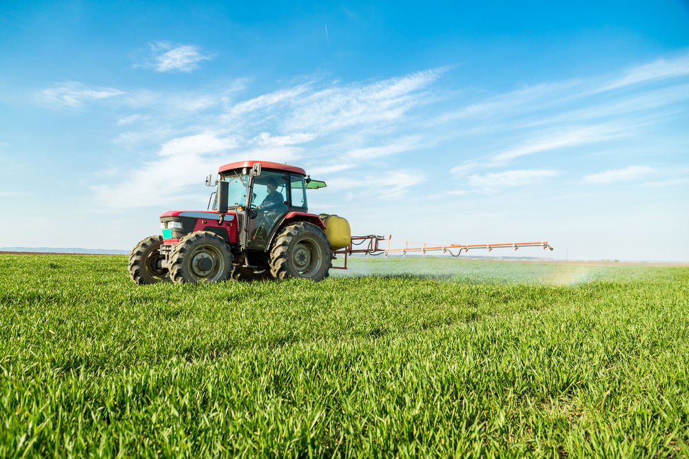 הטרקטור פגע עם הכף המורמת בראשו. אילוסטרציה