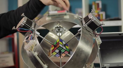 הפתרון המהיר בעולם לקובייה הונגרית • צפו