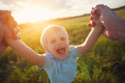 האם מקום מגורים ישפיע על הקשר עם האבא? אילוסטרציה