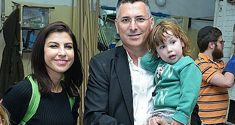 דוד, גדעון סער וגאולה אבן. ארכיון