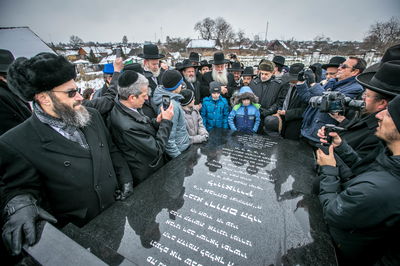 ילדי ה'קירוב' במיר, בשירת 'תפיחה לעני' ברוסית ובעברית