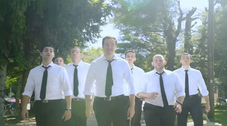 "המכביטס" בשיר לכבוד האסק - "מי אני"