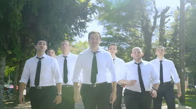 "המכביטס" בשיר לכבוד האסק - "מי אני"