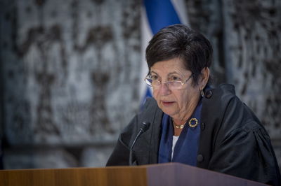 האם טענת נשיאת העליון מוצדקת? מרים נאור.