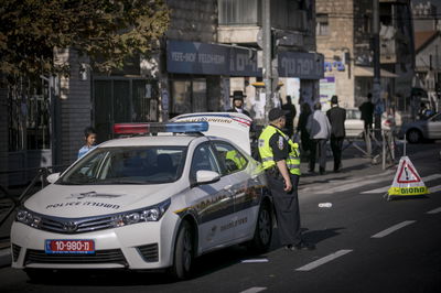 לרשות האישה כלים חזקים כמו תלונה במשטרה. אילוסטרציה