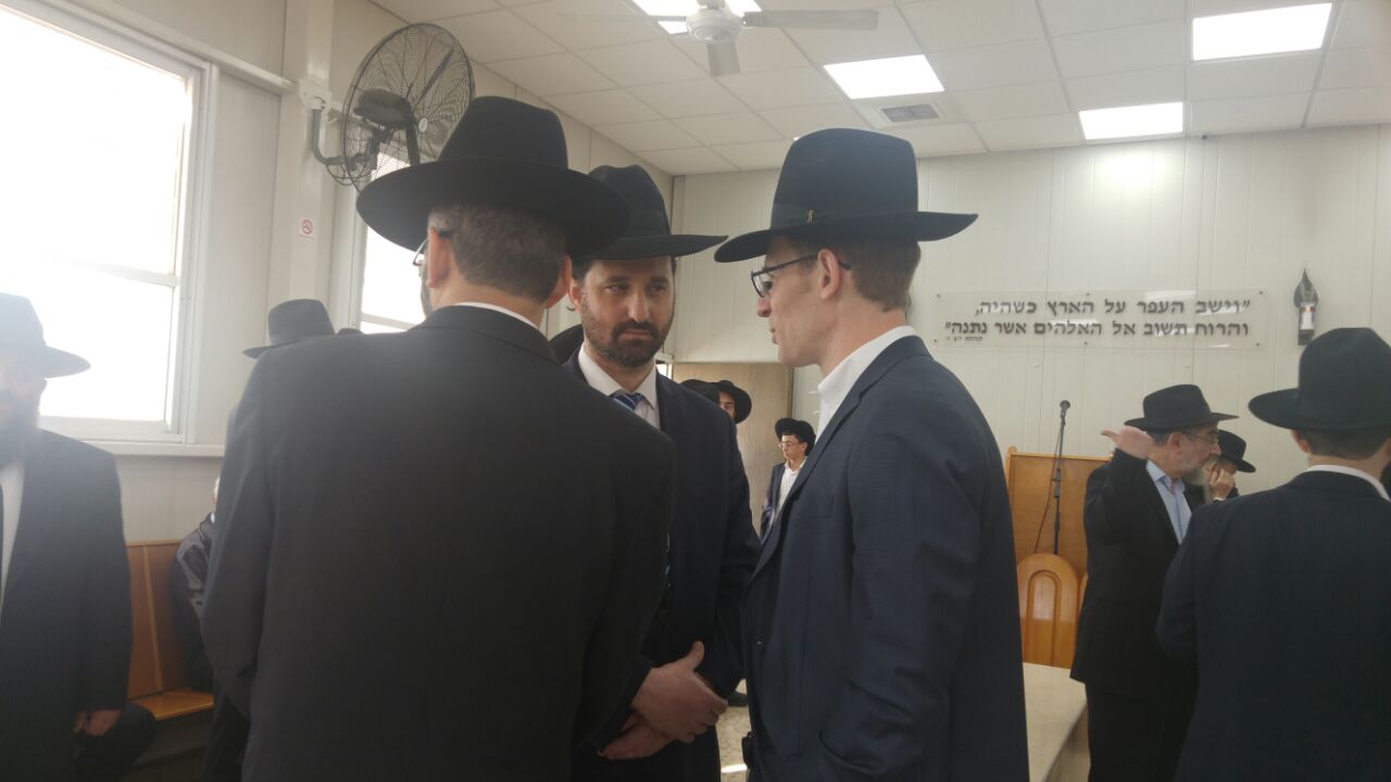 יעקב ריבלין ספד לאביו בבכי: "תזמין לעדות את ארבעת הש"סים שלמדת"