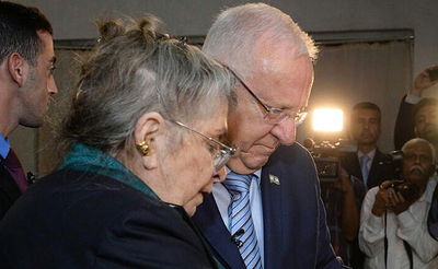 הנשיא ריבלין בחדרו של מוישי הולצברג: "עם ישראל חי"