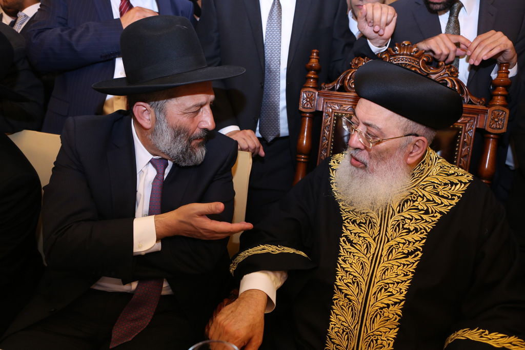 שותק. השר אריה דרעי והראשל"צ הגר"ש עמאר
