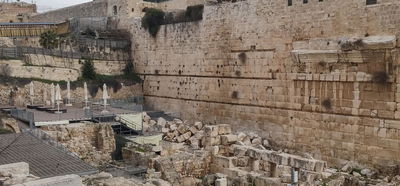 בכירי הארכיאולוגים נגד "הכותל הרפורמי"