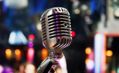 תמיד חלמת להיות זמרת? עכשיו הבמה שלך! אילוסטרציה