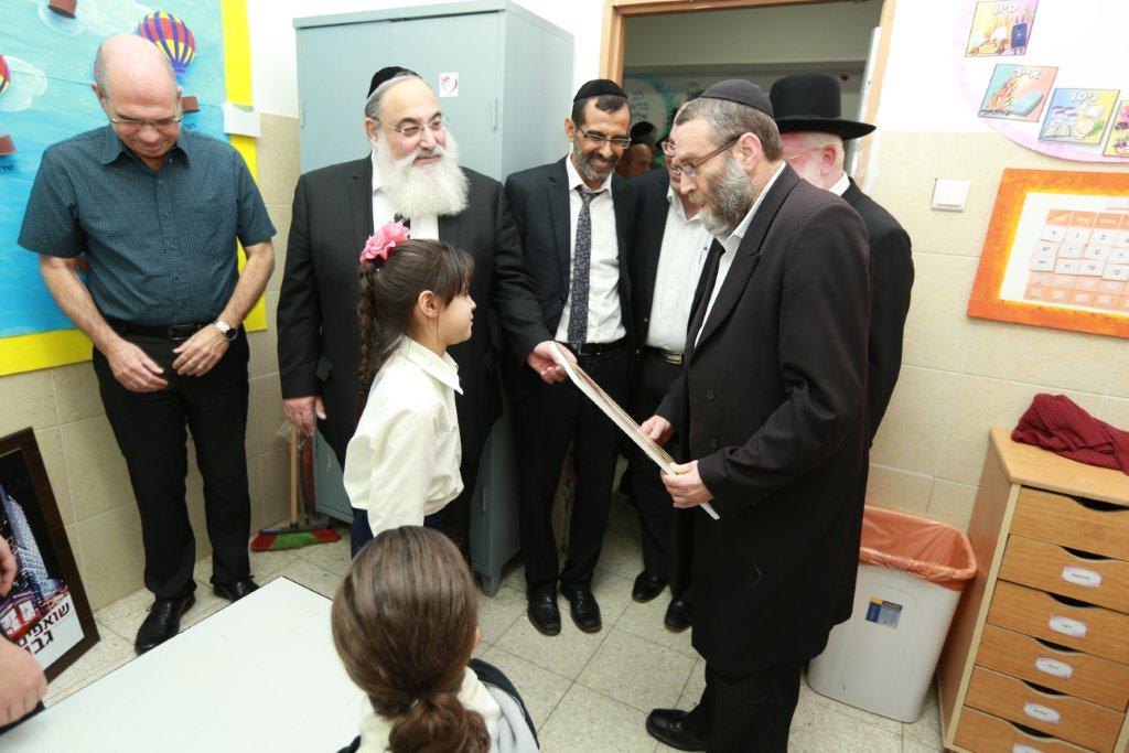 שבחים לפעילות שתלים בטקס החניכה.