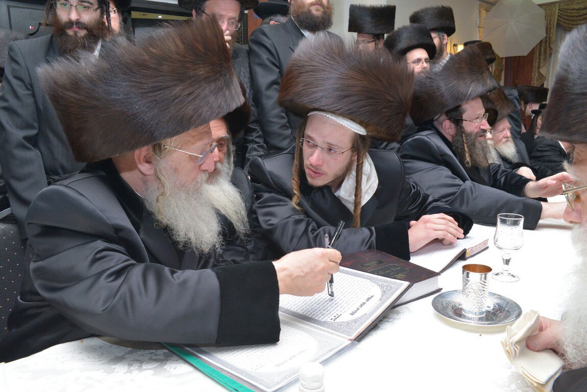 שמחת נישואי בת האדמו"ר מביטשקוב. צפו