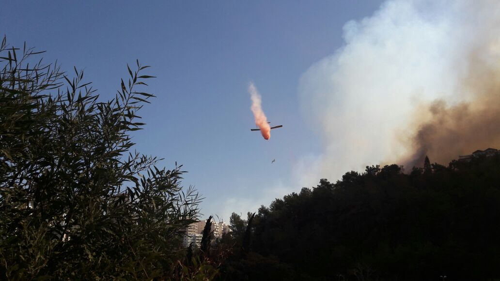 אש בחיפה: כ-60 אלף איש פונו מבתיהם, כ-100 פצועים קל