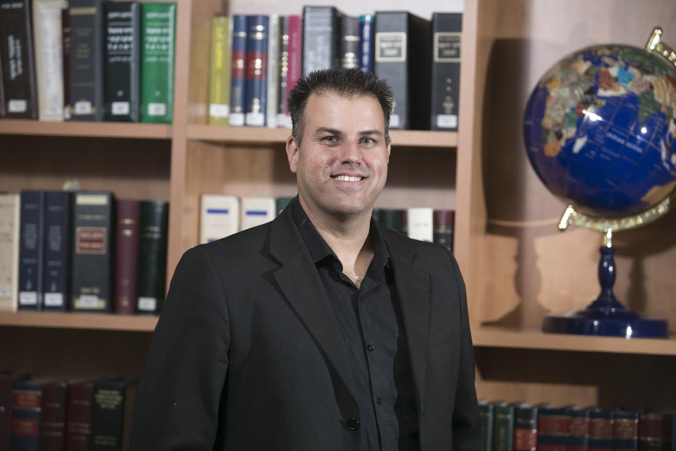 עו"ד שי הררי.