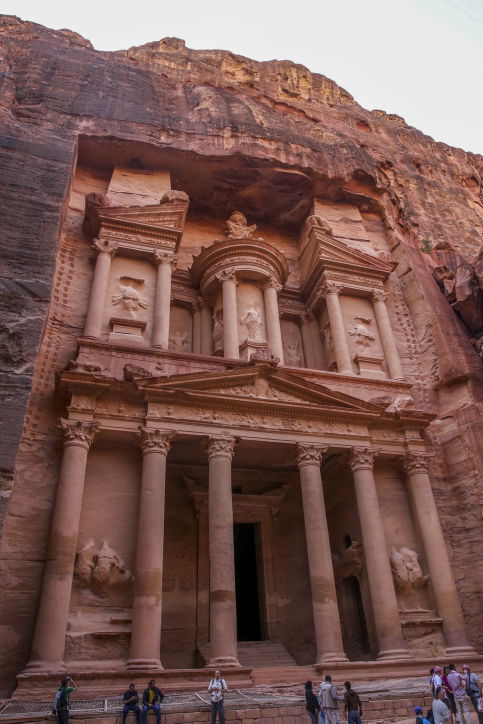 הסלע האדום - פטרה בעדשת המצלמה • צפו
