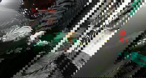 מחיר הדלק יוזל החל ממחר ב-7 אגורות