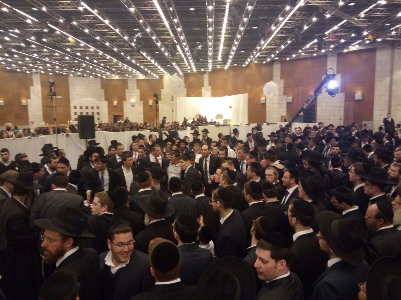 מרגש: אלפים בחתונת פצועת אסון 402