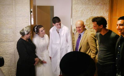 הזוג שפרלינג מודה לרופאים שטיפלו בכלה