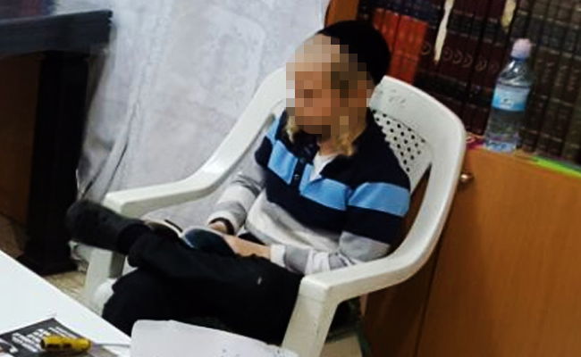 לבד מול המנחמים: התמונה שמזעזעת את חסידי צאנז