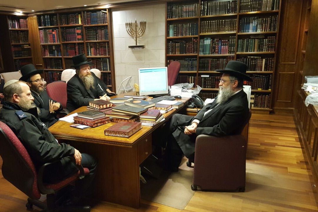 מד"א וצוות הצלה אצל הרב דוד יוסף