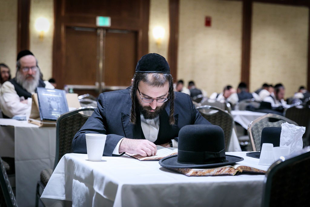 סאטמר: יומיים רצופים במלון - עד לסיום מסכת | צפו