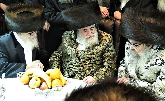 על שולחן אחד במונסי: שלושת האדמו"רים הגיסים