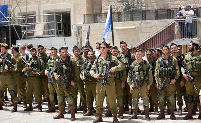 חיילי נצח יהודה בכותל