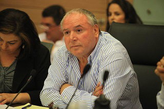 הפקידים נעדרו מדיון על נפגעי השריפות ועוררו זעם