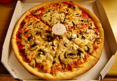 לא בשביל הנמלים, בשבילכם. שולחן פיצה