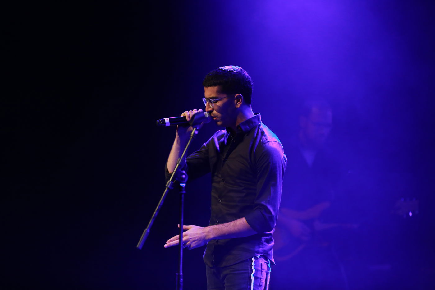 במופע של חנן בן ארי והמועצת: ילדים שביתם נשרף