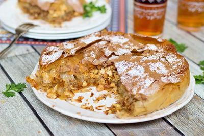 פְּאַסְטִיה פַאסְיה. עלי סיגר במילוי עוף מתקתק ומרציפן