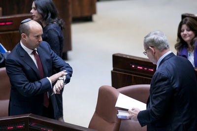 "אובמה עדיין פה?"