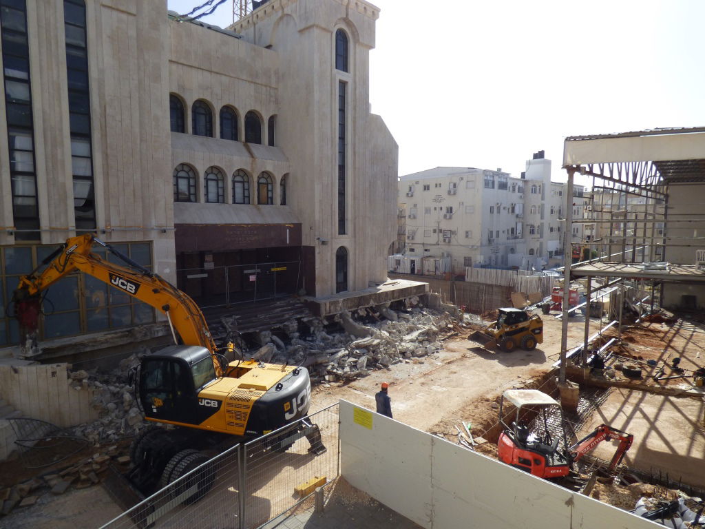 בויז'ניץ נפרדו מבית המדרש הישן שייהרס בקרוב