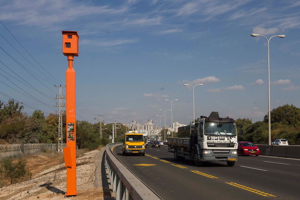 בכביש החוף הותקנו מצלמות שיתעדו נהיגה בנת"צ