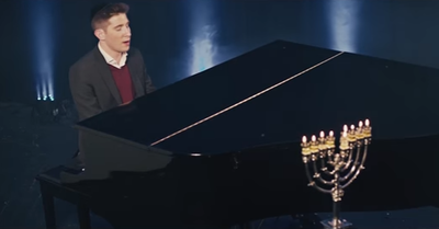 נפתלי בלומנטל בסינגל חנוכה חדש - חשוף