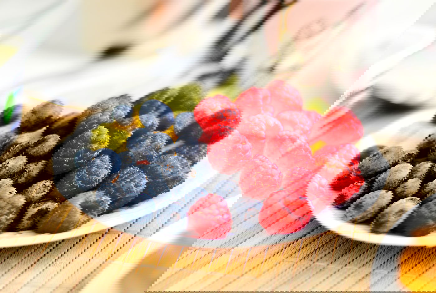 7 מאכלים שמונעים ריח רע מהפה ומרעננים את הנשימה