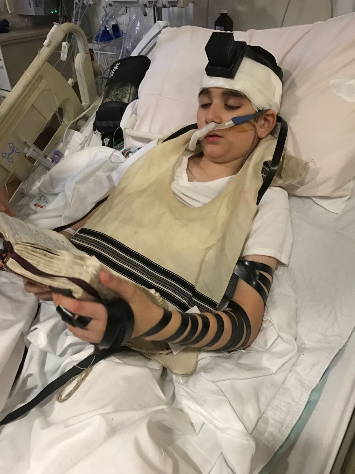 הנער בן ה-13 שנפצע אנושות פקח את עיניו וקרא קריאת שמע