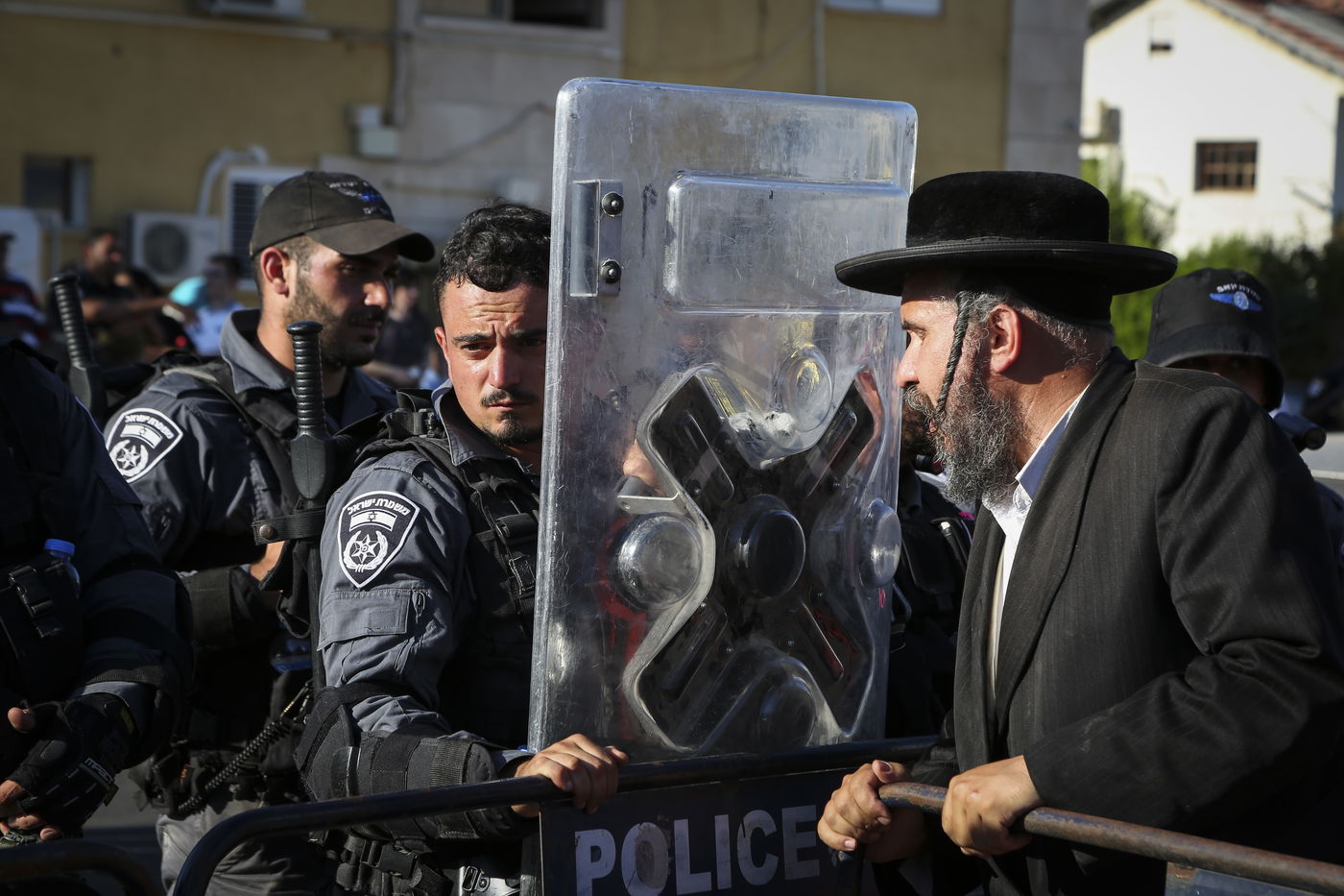 הפגנה מול בית הרב הבלין, ארכיון