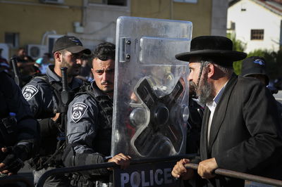 הפגנה מול בית הרב הבלין, ארכיון