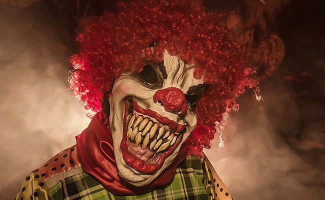 לפי המשטרה, הצעירים השתמשו במסכות כדי להפחיד את הילדים והנערות