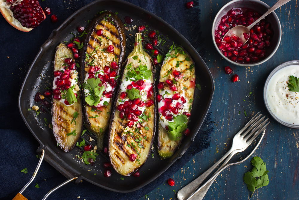 8 מאכלים שיכולים לגרום לשקיות ועיניים נפוחות