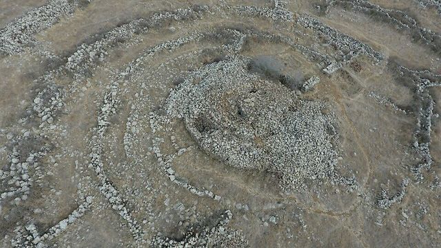 שרידי המבנה המוזר