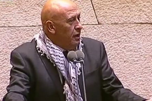 גטאס בעוד פרובוקציה על דוכן הכנסת. ארכיון