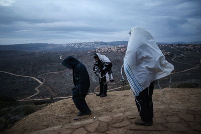 פעילים בעמונה