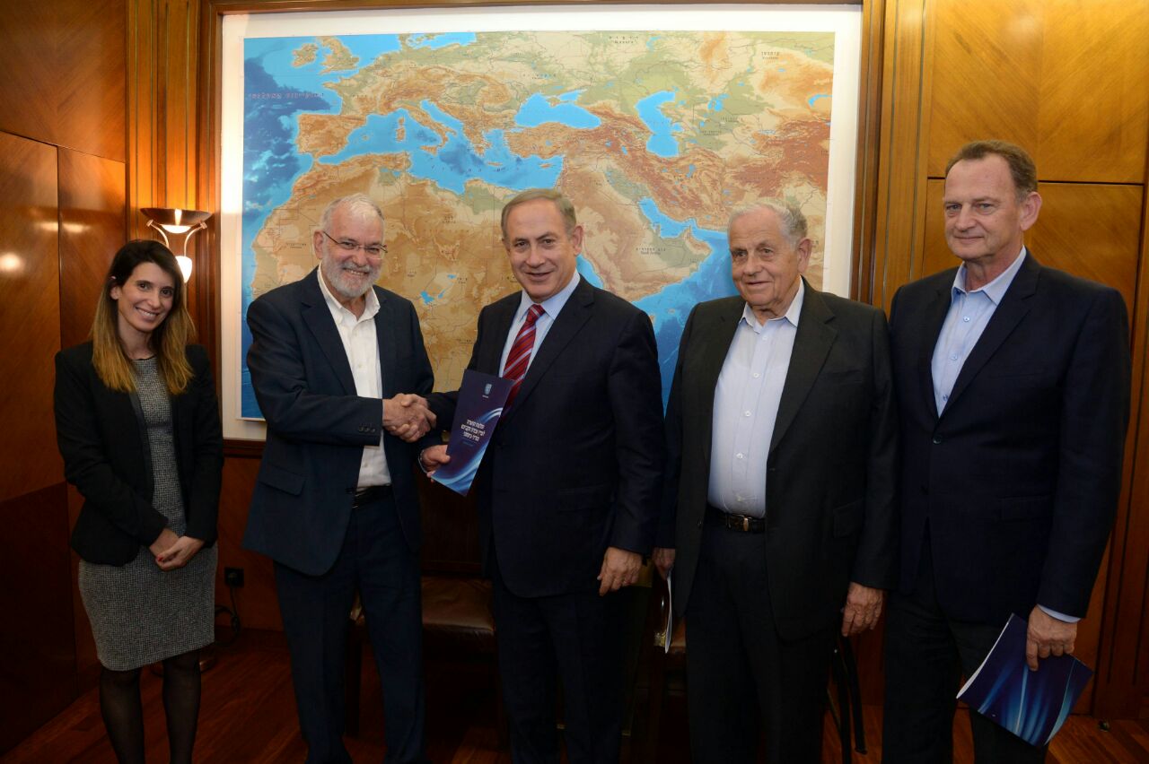 ראש הממשלה וחברי הוועדה