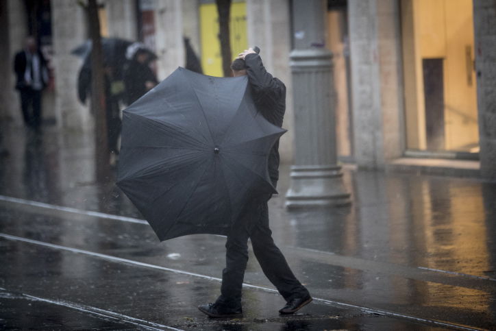 משעות הצהריים: גשמים במרכז ובדרום