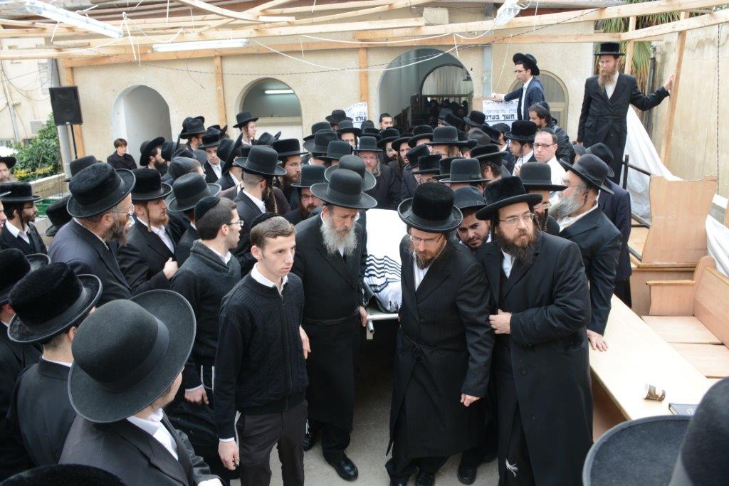 ‏‏המונים בהלווית האדמו"ר מז'מיגראד זצ"ל